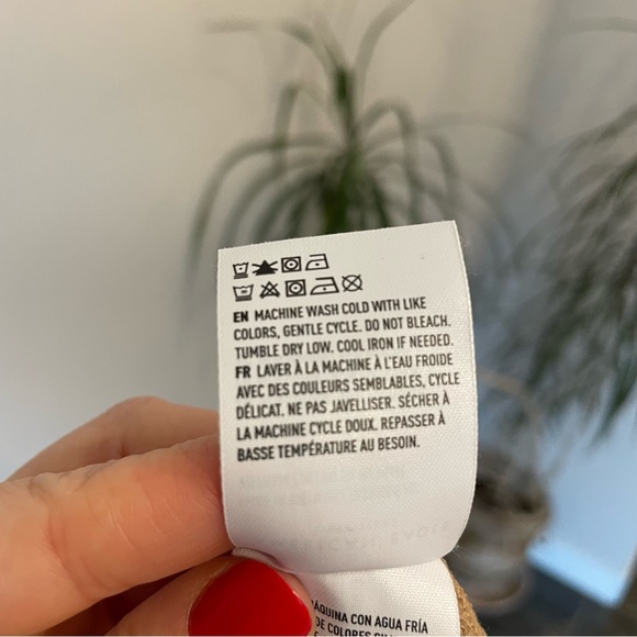 American Eagle Crop Top, Tan- size Medium - Picture 5 of 5